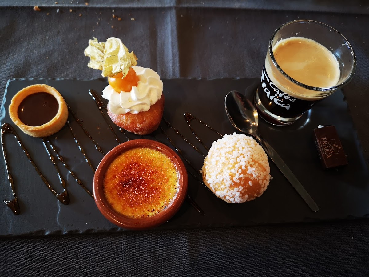 Les Trois Dauphins-2